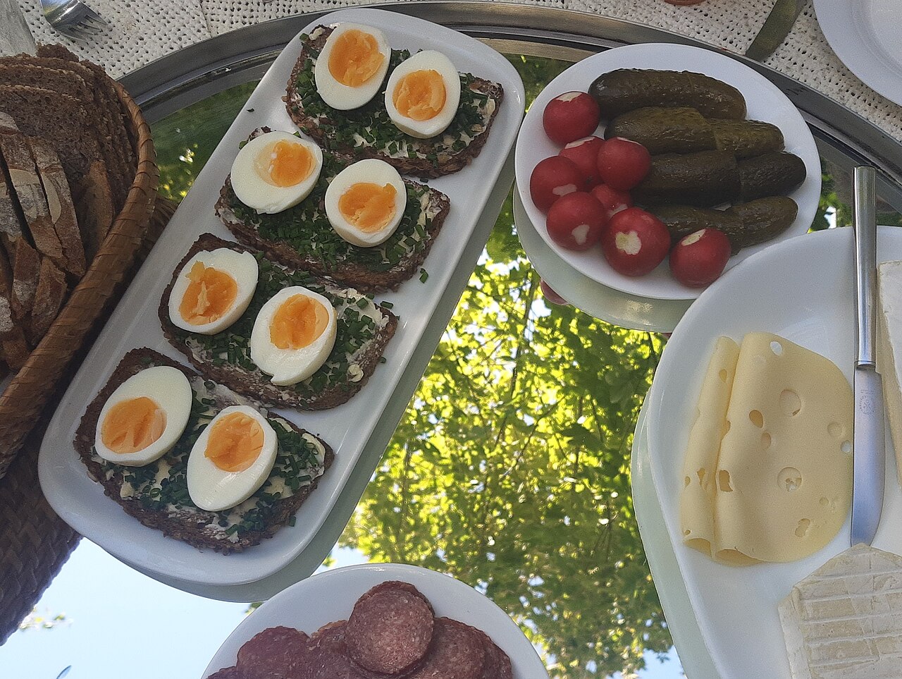 Brunch dishes served outdoors on a terrace table