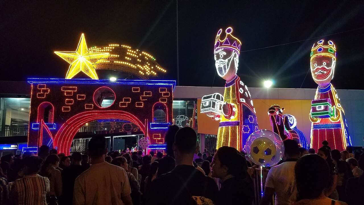 Large illuminated figures at Medellín's Christmas lights display