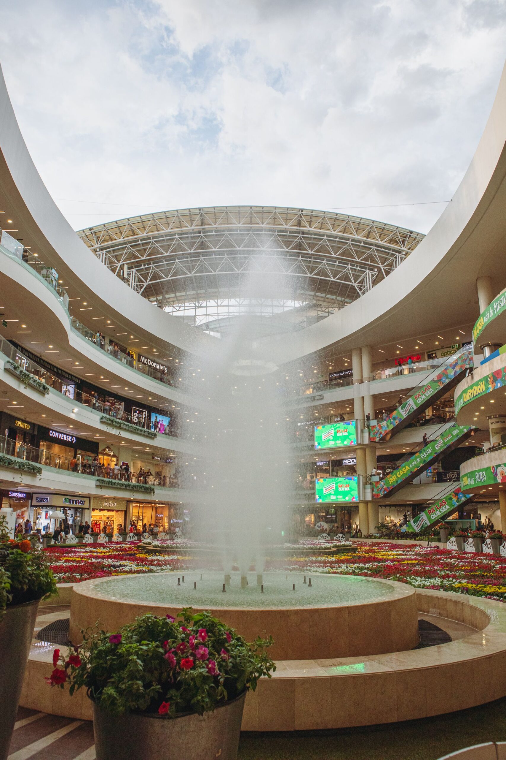 Santafé Mall fountain in Medellín, Colombia